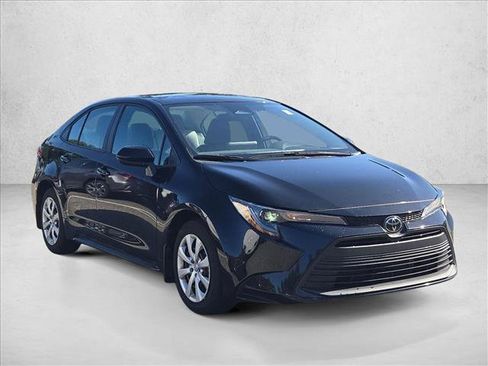 Used 2025 Toyota Corolla LE FWD image 3