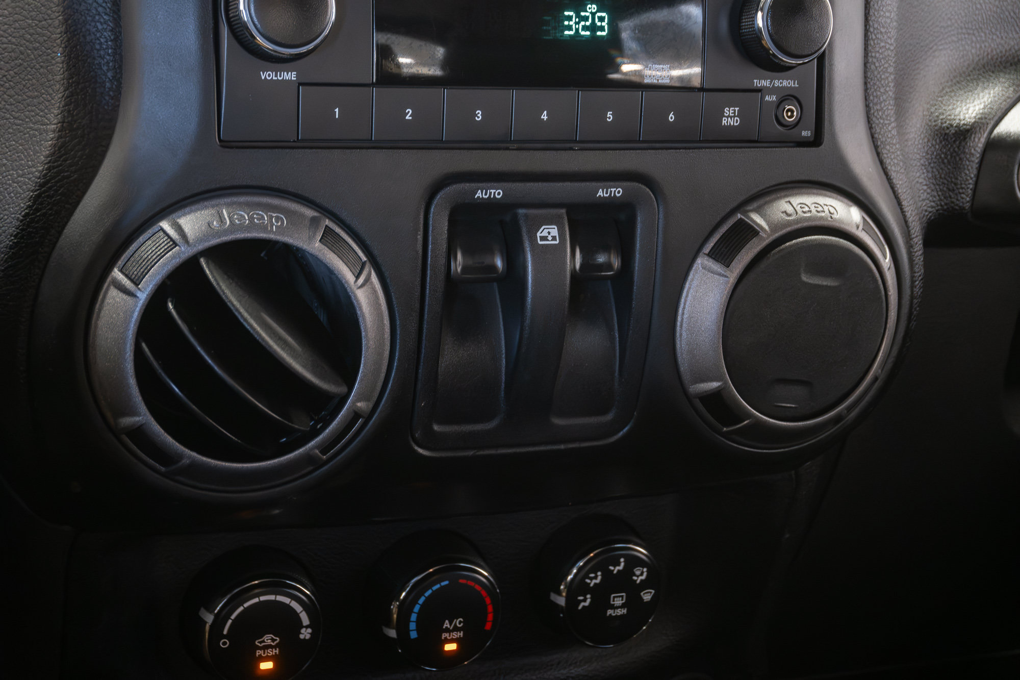 Used 2014 Jeep Wrangler Sport w/ Quick Order Package 23S AWD/4WD image 15