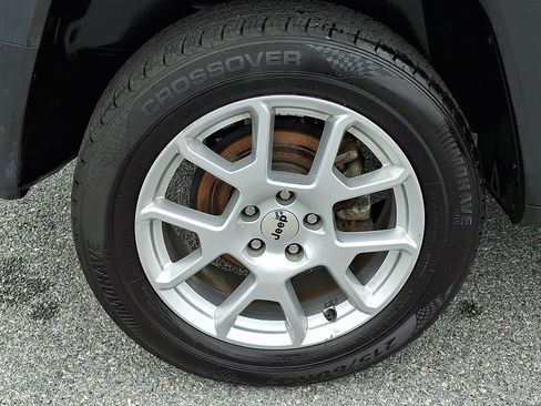 Used 2023 Jeep Renegade Latitude AWD/4WD image 8