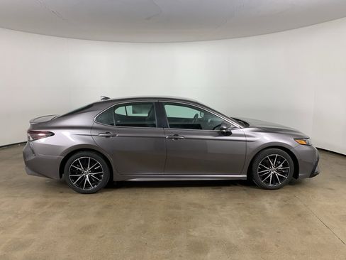 Used 2024 Toyota Camry SE w/ Convenience Package image 7