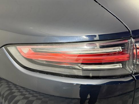 Used 2021 Porsche Cayenne w/ Driver Memory Package image 34