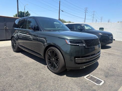 Used 2024 Land Rover Range Rover SE AWD/4WD image 2