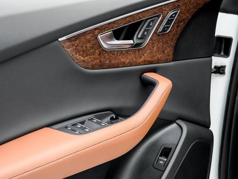Certified 2025 Audi Q8 Premium Plus w/ Premium Plus Package AWD/4WD image 8