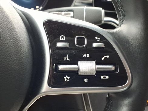 Used 2022 Mercedes-Benz GLC 300 GLC 300 image 24