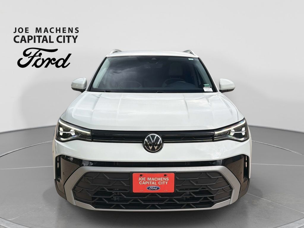 Used 2025 Volkswagen Taos SE AWD/4WD image 10