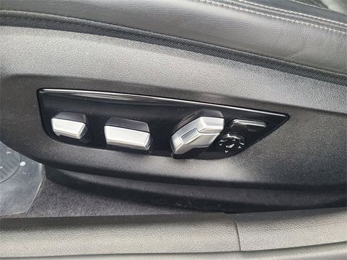 Used 2022 BMW 540i w/ Luxury Seating Package image 24