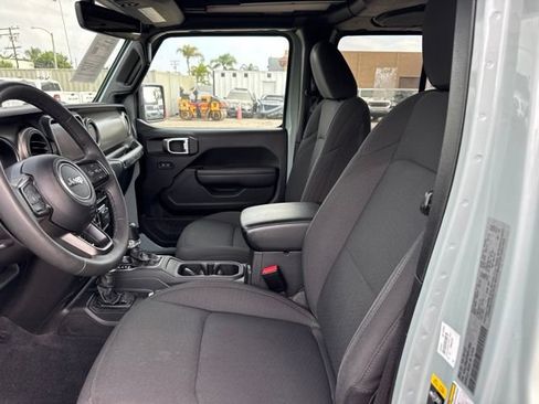 Used 2023 Jeep Wrangler Unlimited w/ Sun & Screen Package AWD/4WD image 9