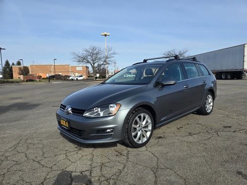 Used 2016 Volkswagen Golf Limited Edition image 3