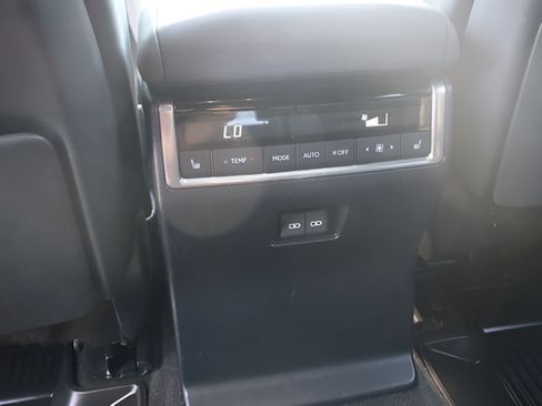 Used 2024 Lexus GX 550 w/ Accessory Package (2T) AWD/4WD image 26