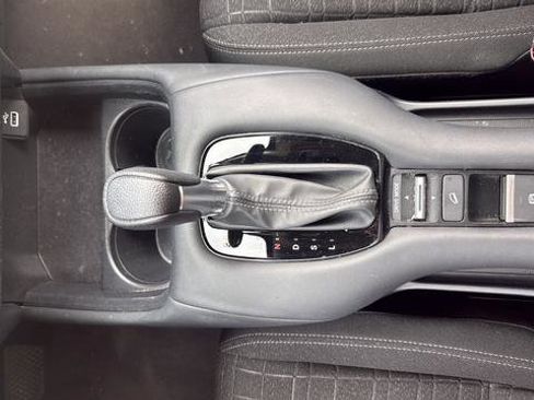 Used 2024 Honda HR-V LX image 8