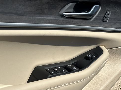 Used 2025 Jeep Grand Cherokee Limited w/ Luxury Tech Group II image 14