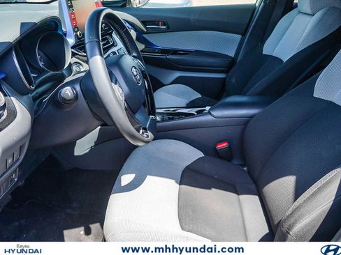 Used 2019 Toyota C-HR XLE FWD image 12