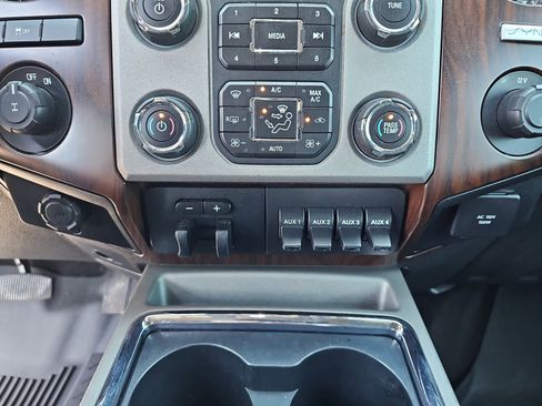 Used 2015 Ford F250 Lariat w/ Chrome Package image 24