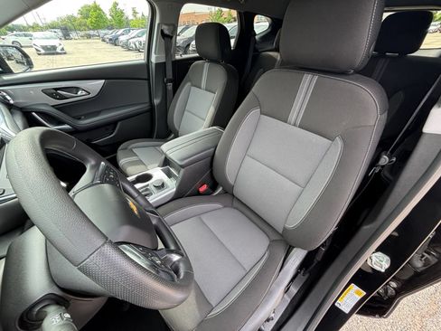 Used 2025 Chevrolet Blazer LT FWD image 37