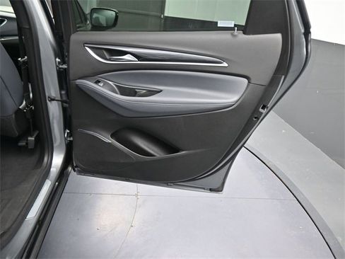 Used 2024 Buick Enclave Premium image 13