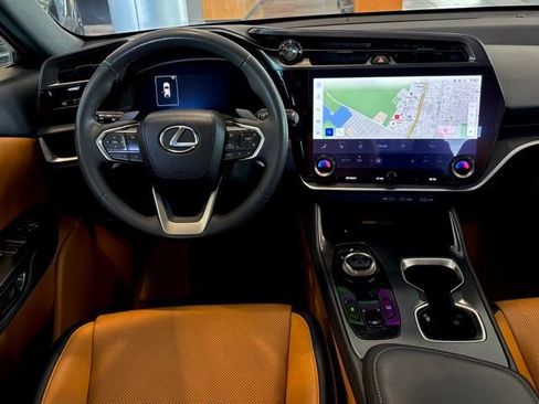 Used 2024 Lexus RZ 300e Premium image 32