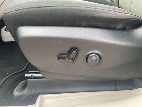 Used 2023 Chrysler Voyager LX image 22