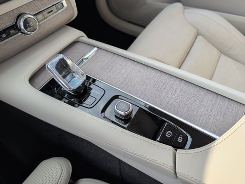 Certified 2024 Volvo XC90 B6 Ultimate AWD/4WD image 18