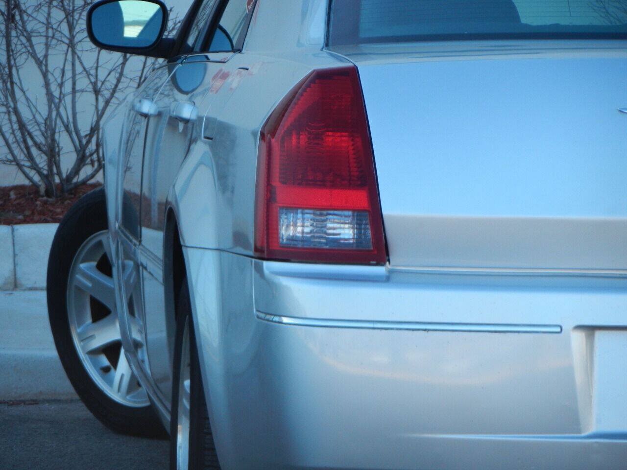 Used 2006 Chrysler 300 Touring RWD image 1