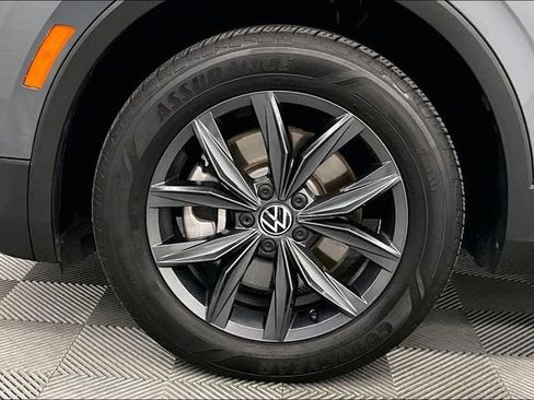 Used 2023 Volkswagen Tiguan SE FWD image 10