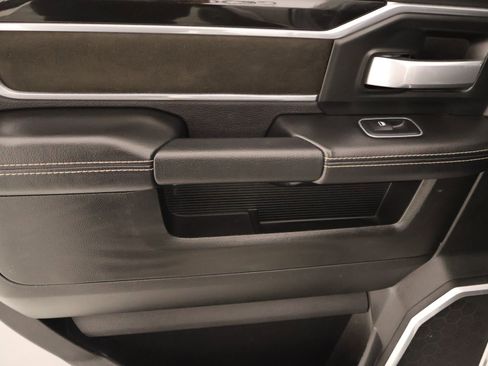 Used 2019 RAM 2500 Laramie w/ Night Edition AWD/4WD image 17