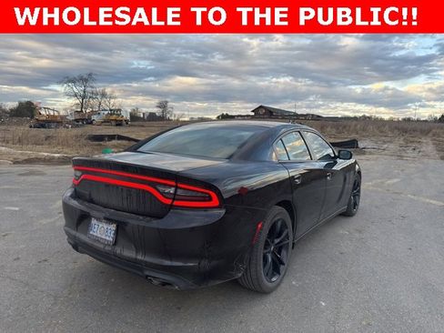 Used 2016 Dodge Charger SE image 4