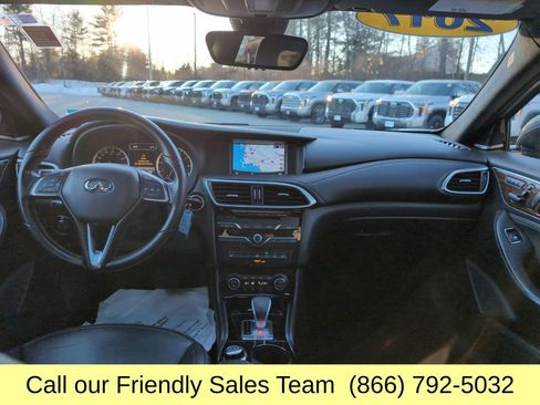 Used 2017 INFINITI QX30 Premium w/ Navigation Package image 13