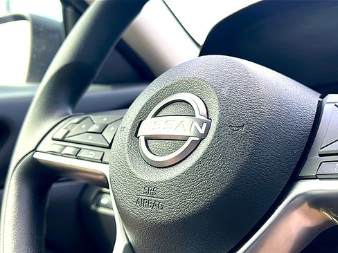Used 2025 Nissan Altima 2.5 SV FWD image 29