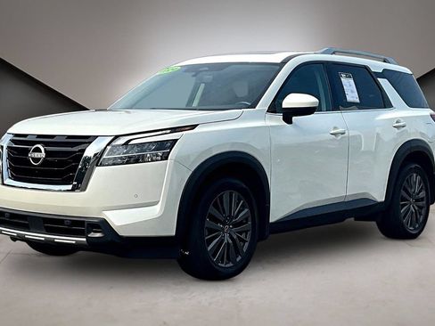Used 2024 Nissan Pathfinder SL w/ SL Premium Package AWD/4WD image 3