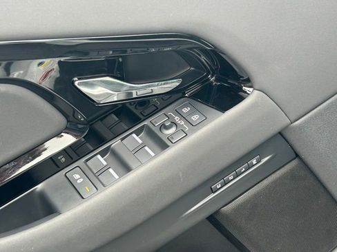 Used 2024 Land Rover Range Rover Evoque S image 28