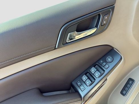 Used 2019 Chevrolet Tahoe LT AWD/4WD image 17