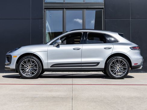 Certified 2026 Porsche Macan AWD/4WD image 2