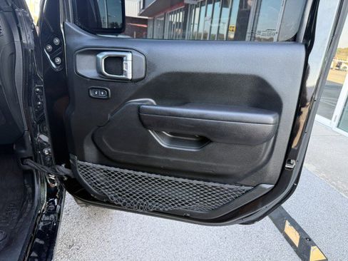 Used 2021 Jeep Gladiator Sport image 20