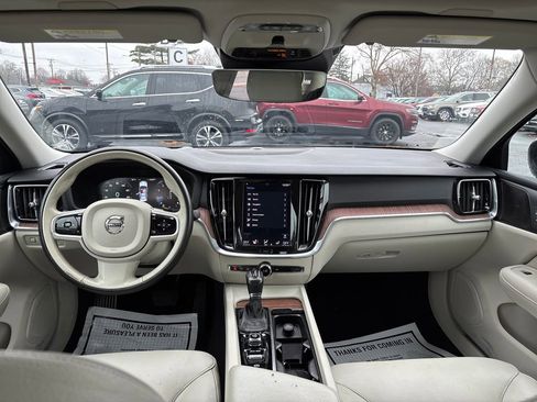 Used 2020 Volvo S60 T5 Momentum w/ Advanced Package image 20