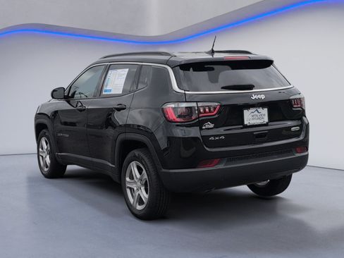 Used 2024 Jeep Compass Latitude w/ Altitude Special Edition AWD/4WD image 5