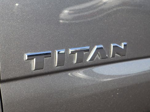 Used 2021 Nissan Titan SV w/ SV Convenience Package image 22