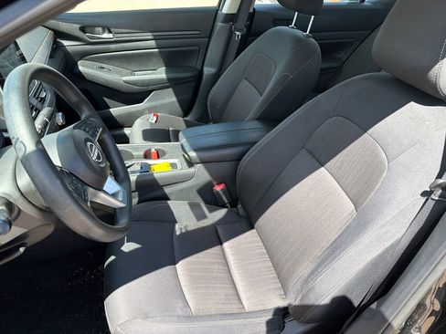Used 2025 Nissan Altima 2.5 SV FWD image 9