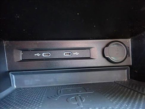 Used 2022 Volkswagen Tiguan SE image 20