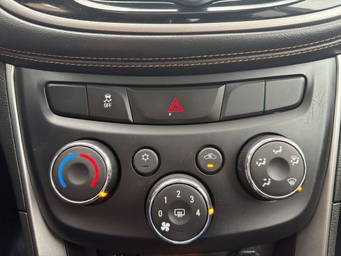 Used 2018 Chevrolet Trax LT w/ Sun & Sound Package image 20