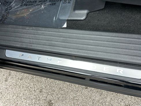 Used 2024 Nissan Pathfinder Platinum w/ Cargo Package image 16