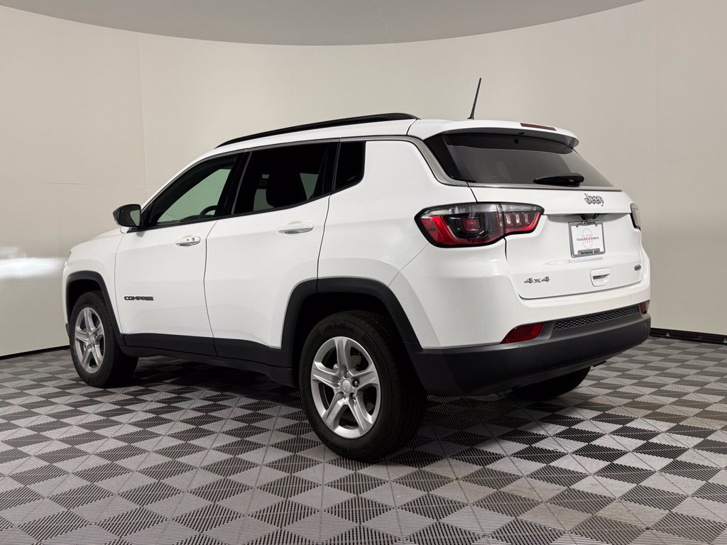 Used 2023 Jeep Compass Latitude AWD/4WD image 3