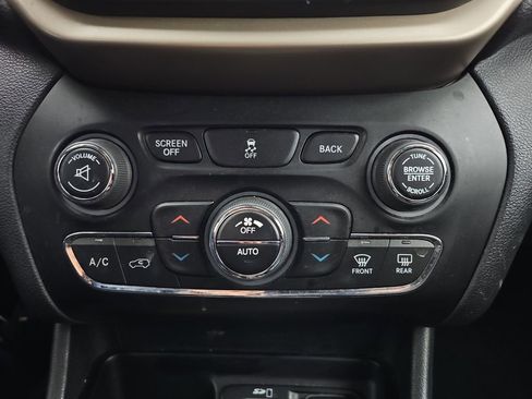 Certified 2016 Jeep Cherokee High Altitude image 21