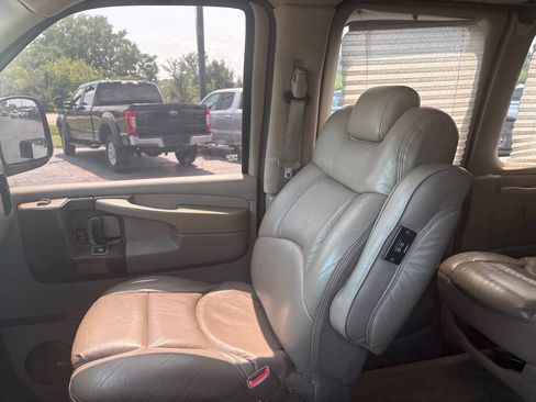 Used 2003 Chevrolet Express 1500 w/ Preferred Equipment Group 4 RWD image 24