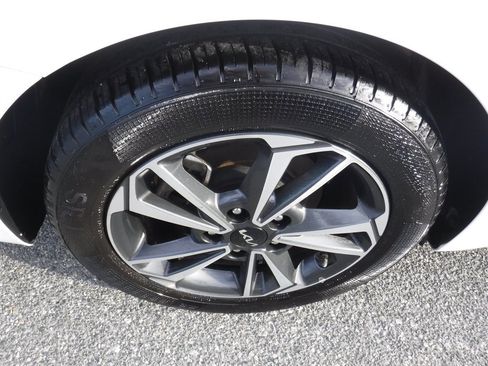 Used 2024 Kia Forte LXS image 4