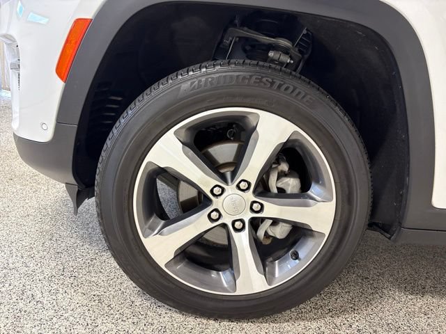 Used 2023 Jeep Grand Cherokee Limited w/ Luxury Tech Group II AWD/4WD image 33