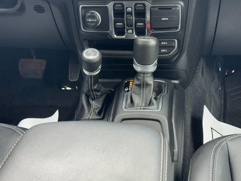 Used 2023 Jeep Wrangler Unlimited Sahara w/ Cold Weather Group AWD/4WD image 16
