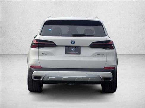 New 2026 BMW X5 xDrive50e image 7