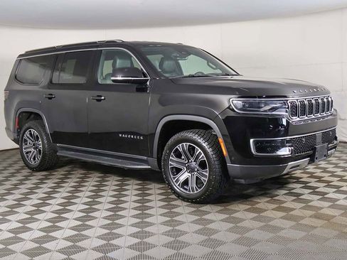 Used 2022 Jeep Wagoneer Series III w/ Flexible Seating Group AWD/4WD image 2
