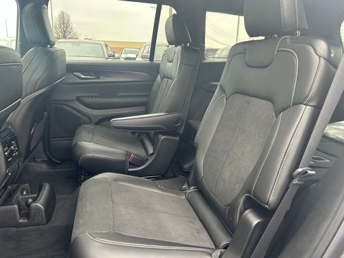 New 2025 Jeep Grand Cherokee L Altitude image 19