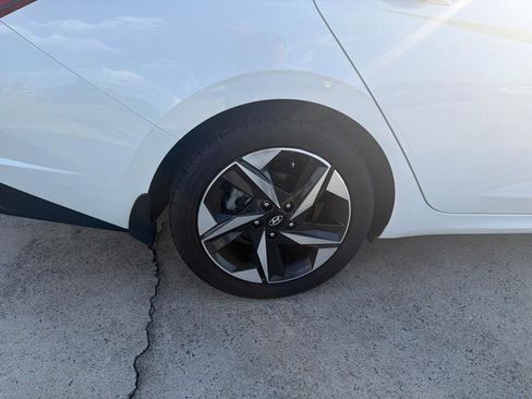 Used 2022 Hyundai Elantra Limited FWD image 35
